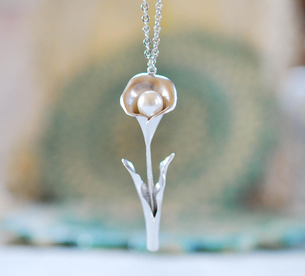 Silver Calla Lily Necklace with Cream White Pearl, Flower Pendant Necklace, Calla Lily Jewelry, Gift for Mom Sister Wife, Christmas Gift