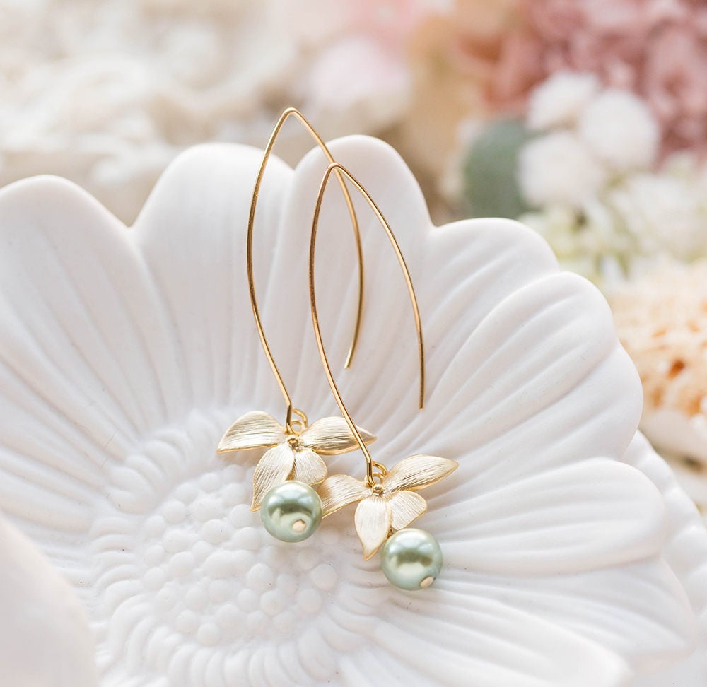 Sage Green Pearl Earrings with Gold Flower, Olivine Sage Green Wedding Bridal Earrings, Gift for Wife Girlfriend Mom daughter sister for her
