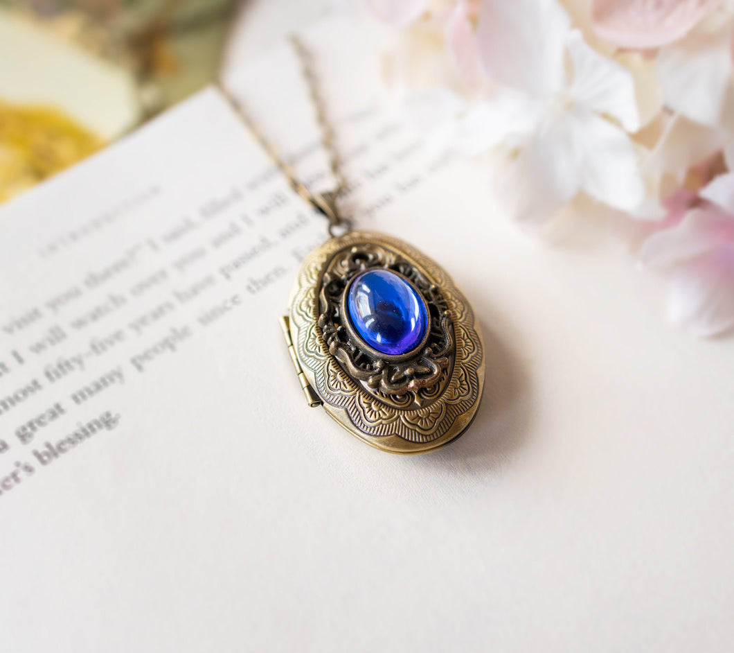 Oval Locket Necklace With Vintage Sapphire Blue Glass Jewel, Persoanlized Photo Locket, September Birthstone Jewelry, Personalized Gift