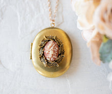 Load image into Gallery viewer, Gold Oval Locket Necklace, Personalized Photo Pendant, Cameo Pendant Necklace, Leaf Wreath Floral Pendant, Gift for Mom Girlfriend Wife
