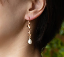 Load image into Gallery viewer, 18KGP Flower Twig Earrings with Pearls
