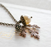 画像をギャラリービューアに読み込む, Acorn Pendant Necklace, Pinecone Necklace, Oak Leaf Necklace, Fall Necklace, Autumn jewellery, Fall Jewelry, Woodland Wedding, Gift for Her
