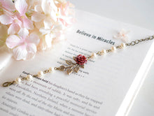 画像をギャラリービューアに読み込む, Red Rose Flower Brass Leaf Branch Beaded Cream Ivory Pearl Bracelet, Flower Girl Gift, Bridesmaid Bracelet, Wedding Jewelry, Gift for Her
