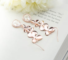 Load image into Gallery viewer, Rose Gold Trio Flowers Earrings with Clear Crystal. Bridal Earrings.
