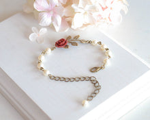 画像をギャラリービューアに読み込む, Red Rose Flower Brass Leaf Branch Beaded Cream Ivory Pearl Bracelet, Flower Girl Gift, Bridesmaid Bracelet, Wedding Jewelry, Gift for Her
