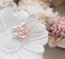 Load image into Gallery viewer, Rose Gold Flower Cream White Teardrop Pearls Earrings
