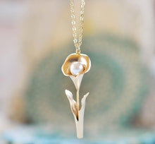 Load image into Gallery viewer, Gold Calla Lily Necklace with Cream White Pearl, Flower Pendant Necklace, Calla Lily Jewelry, Gift for Mom Grandma Wife, Jewelry for women
