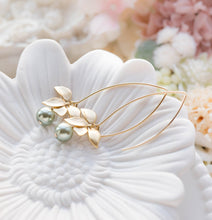 画像をギャラリービューアに読み込む, Sage Green Pearl Earrings with Gold Flower, Olivine Sage Green Wedding Bridal Earrings, Gift for Wife Girlfriend Mom daughter sister for her
