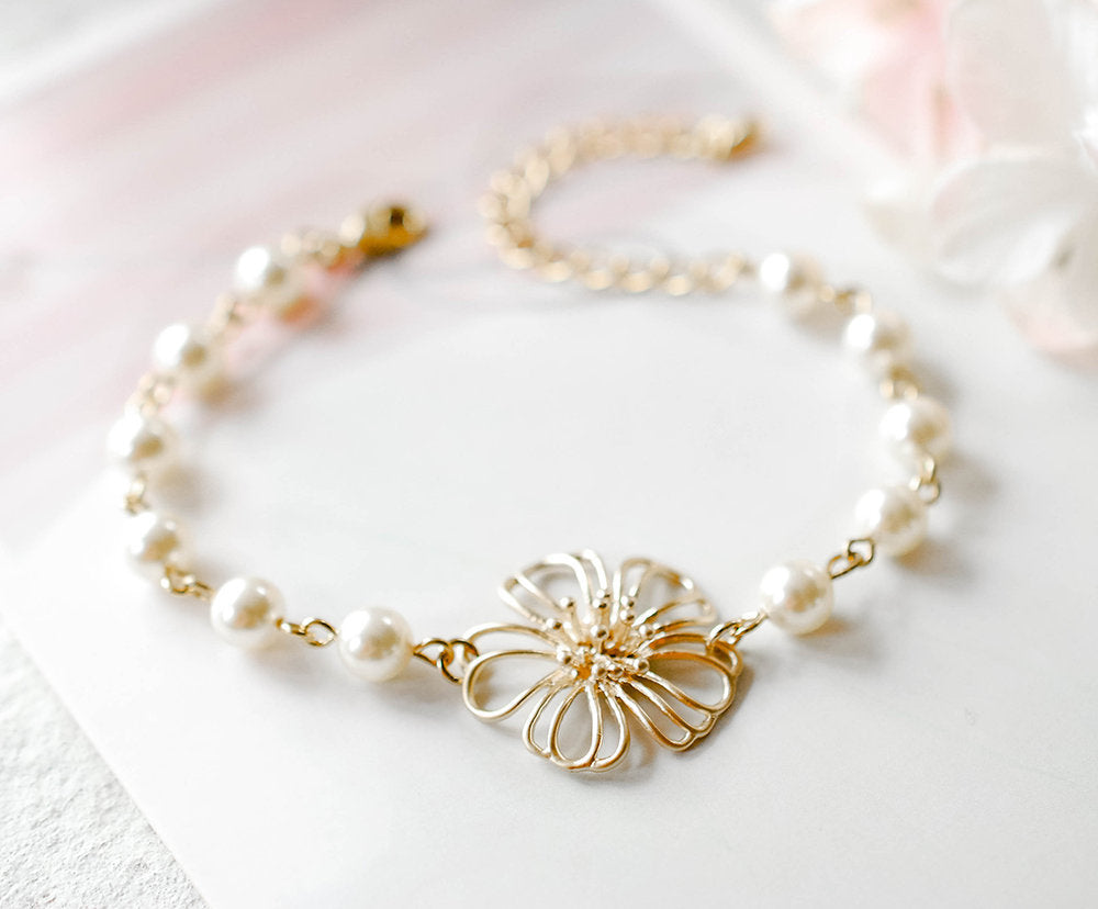 Gold Flower Cream White Pearl Bracelet, Wedding Bridal Bracelet, Bridesmaid Gift, Flower Girl Bracelet, Adjustable Pearl Bracelet