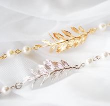 Load image into Gallery viewer, Cream White Pearl Bracelet in Gold and Silver, Leaf Bracelet, Bridal Bracelet, Wedding Jewelry, Maid of Honor Gift, Bridesmaid Gift
