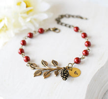 画像をギャラリービューアに読み込む, Personalized Initial Dark red Maroon Pearls Bracelet with Pinecone charm leaf branch, Perosnalized Jewelry, Gift for mom daughter sister
