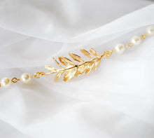 Load image into Gallery viewer, Cream White Pearl Bracelet in Gold and Silver, Leaf Bracelet, Bridal Bracelet, Wedding Jewelry, Maid of Honor Gift, Bridesmaid Gift
