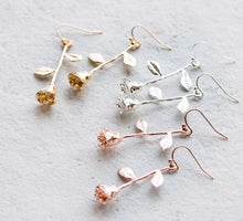 画像をギャラリービューアに読み込む, Rose Earrings in Gold Silver Rose Gold, Valentines Day Gift for Her, Brass Rose Jewelry, Gift for Wife Girlfriend Mom Sister Daughter
