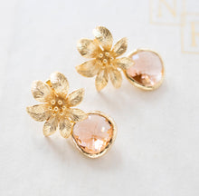 Load image into Gallery viewer, Gold Flower Stud Post Earrings with Peach Champagne Glass Stones, Birthday Gift Anniversary Gift for Her, Peach Wedding Bridesmaid Gift
