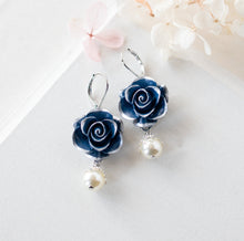 画像をギャラリービューアに読み込む, Navy Blue Earrings in Silver, Dark Blue Rose Flower Cream White Pearl Lever back Earrings, Vintage Wedding Bridesmaid Gift, Gift for Her
