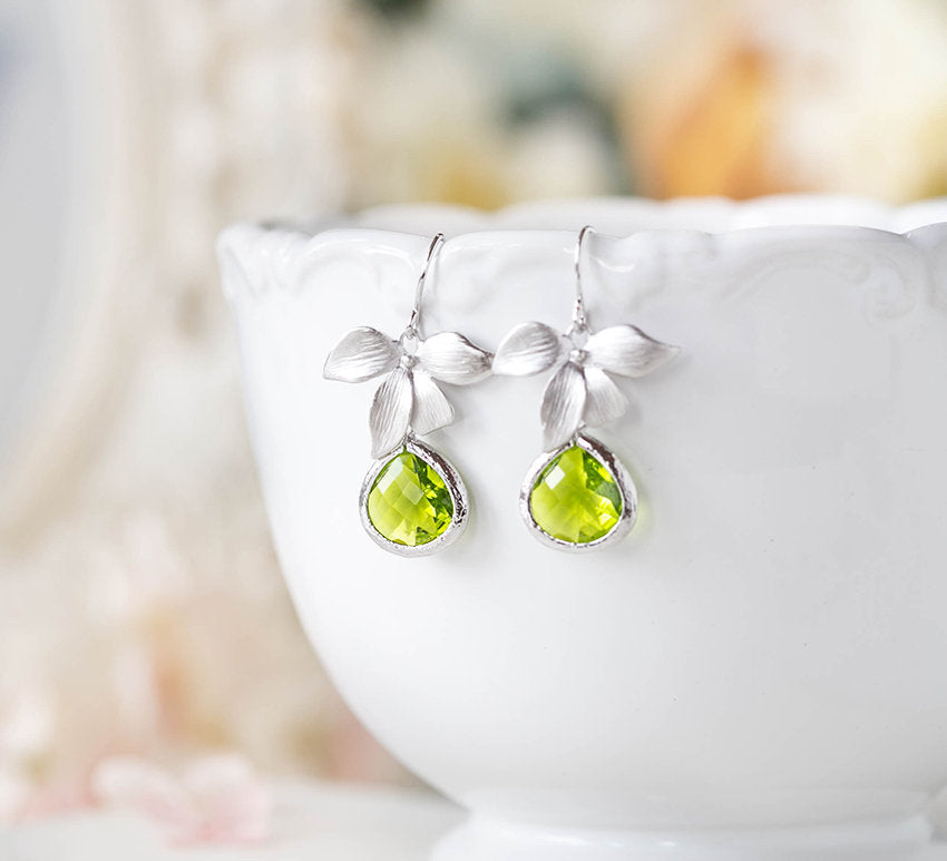 Peridot Green Earrings in Silver, August Birthstone Jewelry, Birthday gift for Her, Green dangle earrings, Green wedding bridesmaid gift