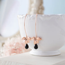 Load image into Gallery viewer, rose gold flower earrings with black teardrop pearls
