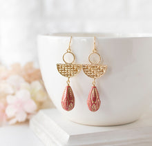 画像をギャラリービューアに読み込む, Red Vintage Style Gold Etched German Lucite Beads Dangle Earrings, Gold and Red, Red drop Earrings, Boho Bohemian Earrings, Gift for Her
