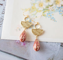 画像をギャラリービューアに読み込む, Red Vintage Style Gold Etched German Lucite Beads Dangle Earrings, Gold and Red, Red drop Earrings, Boho Bohemian Earrings, Gift for Her
