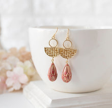 画像をギャラリービューアに読み込む, Red Vintage Style Gold Etched German Lucite Beads Dangle Earrings, Gold and Red, Red drop Earrings, Boho Bohemian Earrings, Gift for Her
