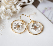 Load image into Gallery viewer, White Enamelled Daisy Flower Earrings, Gold Textured Hoop Earrings,nGift for daughter Sister girlfriend, flower girl gift
