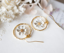 Load image into Gallery viewer, White Enamelled Daisy Flower Earrings, Gold Textured Hoop Earrings,nGift for daughter Sister girlfriend, flower girl gift
