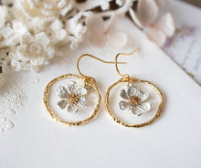 Load image into Gallery viewer, White Enamelled Daisy Flower Earrings, Gold Textured Hoop Earrings,nGift for daughter Sister girlfriend, flower girl gift
