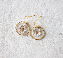 Load image into Gallery viewer, White Enamelled Daisy Flower Earrings, Gold Textured Hoop Earrings,nGift for daughter Sister girlfriend, flower girl gift
