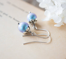 画像をギャラリービューアに読み込む, New! Swarovski Iridescent Light Blue Pearl Silver Earrings, Limited Edition, Blue and Purple, Vintage Style, Victorian, Medium Length
