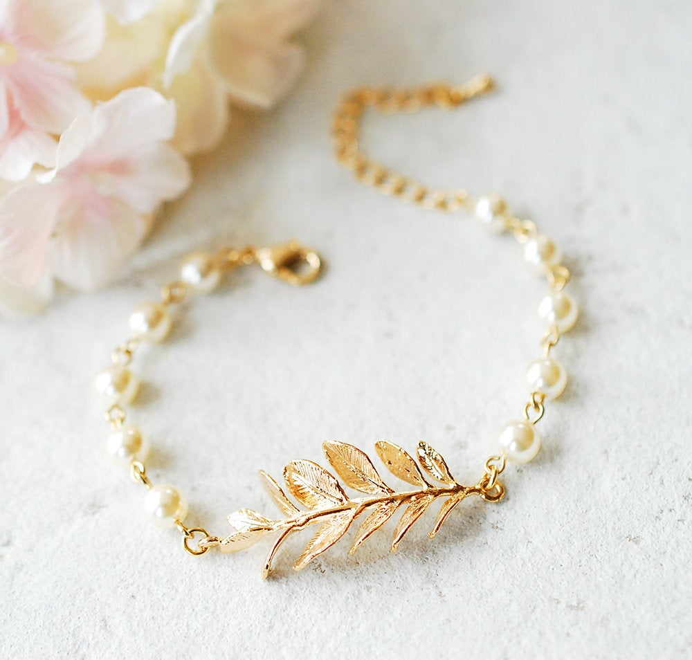 Gold Leaf Branch Bracelet with Cream White Pearls, Adjustable Pearl Bracelet, Bridal Bracelet, Wedding Jewelry, Bridesmaid Gift