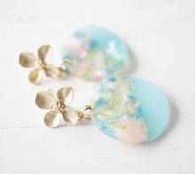 Load image into Gallery viewer, Mint Blue Pink Tortoise Shell Earrings, Acetate earrings, Tortoise Earrings, Gold Flower Post Earrings, Acrylic Resin Circle Earrings
