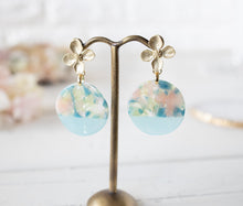 Load image into Gallery viewer, Mint Blue Pink Tortoise Shell Earrings, Acetate earrings, Tortoise Earrings, Gold Flower Post Earrings, Acrylic Resin Circle Earrings
