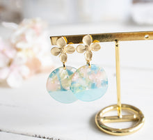 Load image into Gallery viewer, Mint Blue Pink Tortoise Shell Earrings, Acetate earrings, Tortoise Earrings, Gold Flower Post Earrings, Acrylic Resin Circle Earrings
