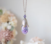 画像をギャラリービューアに読み込む, Purple Flowers Terrarium Necklace, Amethyst Crystal Real Preserved Purple Flower Glass Bottle Necklace, Botanical Jewelry, Gift for Women
