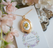 Load image into Gallery viewer, Locket Necklace, Yellow Rose Locket Necklace, Personalized Photo Locket, Gold Oval Locket, Christmas Gift for Women Mom Wife Daughter
