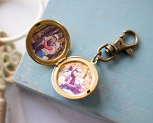 Load image into Gallery viewer, Father&#39;s Day Gift, Personalized Photo Locket Key Chain, Gold Vintage Brass Locket Key Ring, Gift for Father Dad Husband Brother Boyfriend
