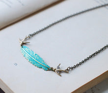 画像をギャラリービューアに読み込む, Bird and Feather Necklace. Two Brass Swallow Birds and Blue Verdigris Patina Feather Necklace. Feather jewelry, Bird Jewelry, Bohemian Boho
