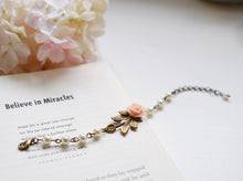 画像をギャラリービューアに読み込む, Peach Wedding Flower Girl Bracelet, Bridesmaid Bracelet, Bridal Bracelet, Peach Pink Rose Flower Cream Pearls Leaf Bracelet, Bridesmaid Gift
