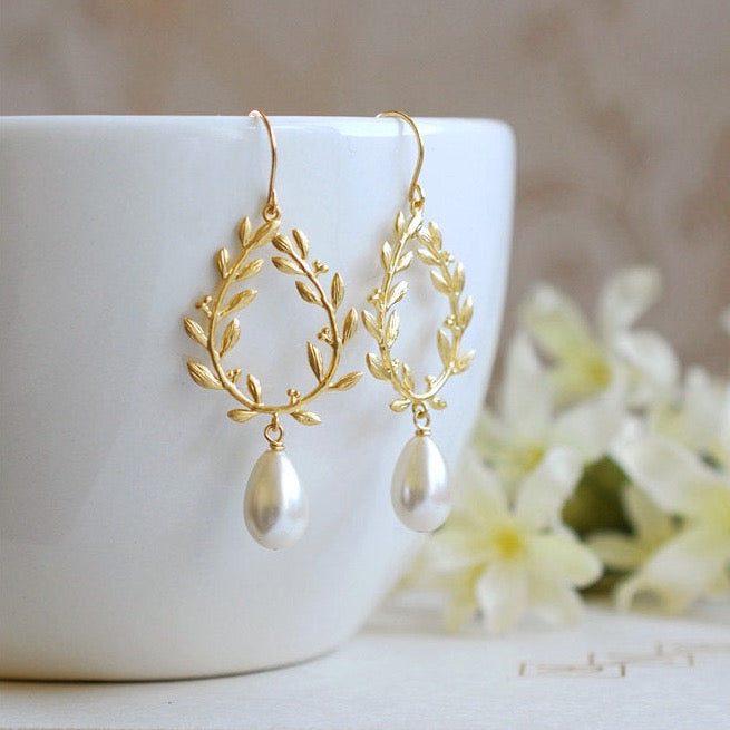 Gold Laurel Wreath Cream Teardrop Pearls Earrings