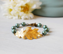 画像をギャラリービューアに読み込む, Oak Leaf Bracelet. Matte Sage Green Pearls Beaded Bracelet. Gold Leaf Bracelet, Woodland Jewelry, Woodland Wedding Bracelet
