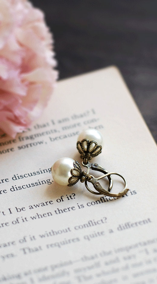 Cream Ivory Pearl Earrings. Wedding Bridal Vintage Style Antiqued Brass Swarovski Cream Pearl Earrings. Lever Back, Bridesmaids Gift