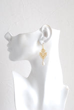 Load image into Gallery viewer, Gold Ornate Filigree Cream Pearls Earrings. Bridal Earrings. Bridesmaid Earrings
