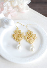 Load image into Gallery viewer, Gold Ornate Filigree Cream Pearls Earrings. Bridal Earrings. Bridesmaid Earrings
