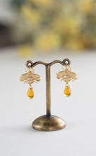 画像をギャラリービューアに読み込む, Bee Earrings Gold Honey Bee Topaz Glass Drop Earrings Dangle Earrings Bee Jewelry Gift for Bee Lover Summer Jewelry November Birthstone
