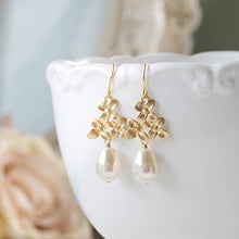 Load image into Gallery viewer, Gold Trio Lilac Flowers Cream White Teardrop Pearls earrings
