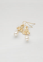 Load image into Gallery viewer, Gold Lilac Flowers Cream White Teardrop Pearls Earrings. Bridal Earrings. Bridesmaid Gift
