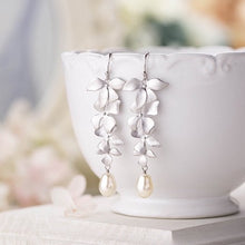 Load image into Gallery viewer, cascading silver flowers cream white pearls earrings
